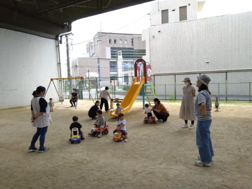 消防署横の野鳩公園にておそとでほっぺ